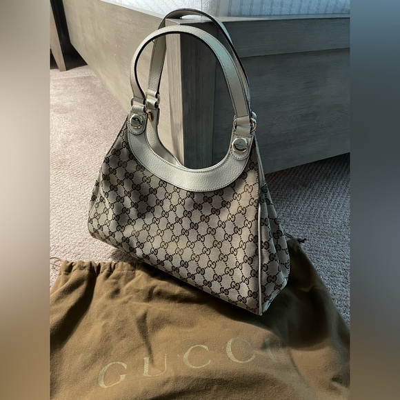 Gucci Beige Monogram Charmy Hobo - Picture 4 of 12